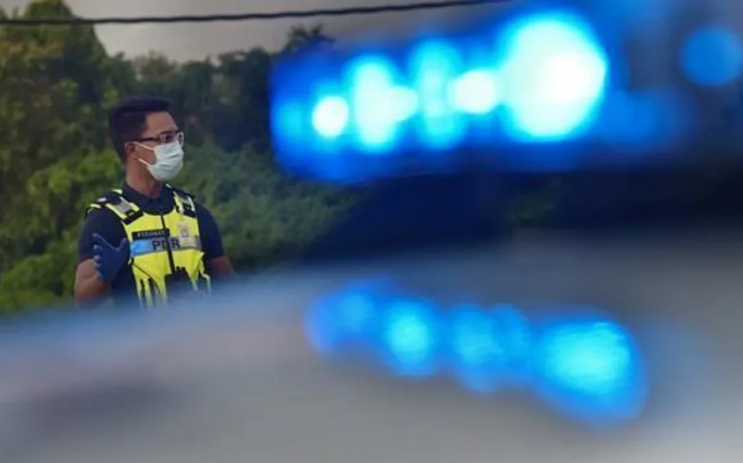 Police arrest two foreigners after high-speed chase in KL Police arrest two foreigners after high-speed chase in KL