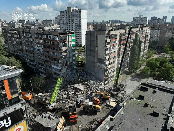 Russia pummels Kyiv, killing three and shattering peace hopes