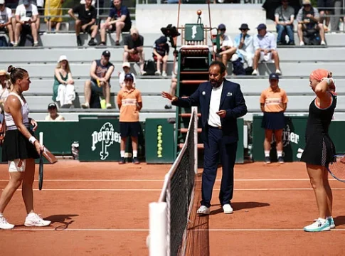 Shnaider beats Oliynykova in French Open match