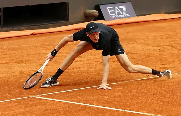 Sinner breaks Masters 1000 win record, reaches Italian Open semis