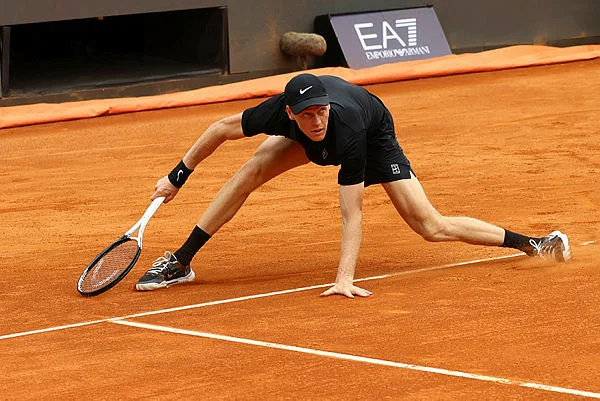 Sinner breaks Masters 1000 win record, reaches Italian Open semis