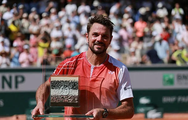 Stan Wawrinka bids farewell to Roland Garros with emotional defeat