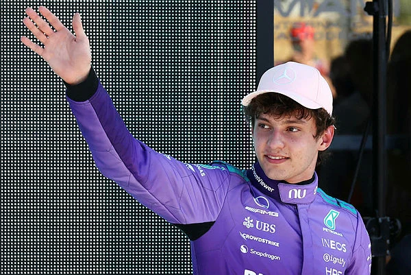 Teen F1 leader Antonelli takes Miami pole as start time moved