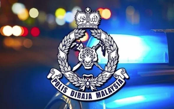 Teen, man die in separate Pasir Mas crashes