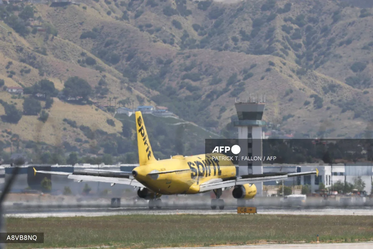 Trump gives Spirit Airlines final rescue proposal as airline prepares shutdown Trump gives Spirit Airlines final rescue proposal as airline prepares shutdown