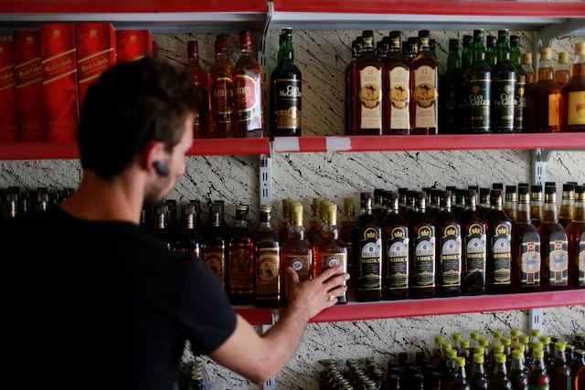 Croatia enables alcohol sales ban to curb tourist disorder