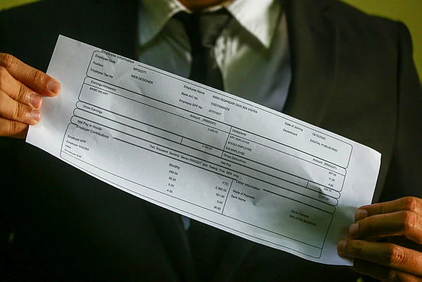 Woman alleges company tried to withhold salary over notice period dispute