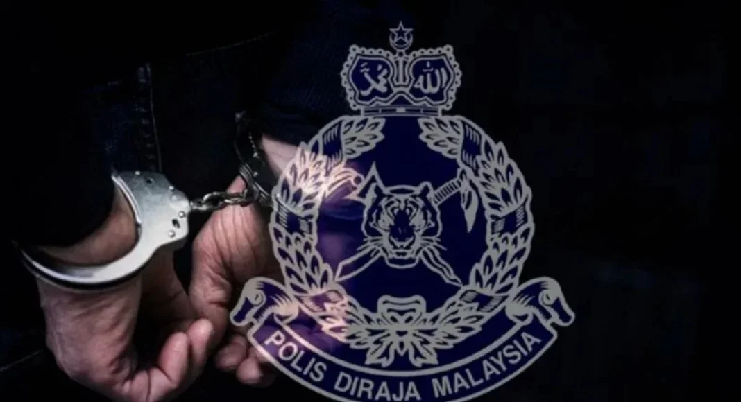 Drug dealer suspect arrested after swinging machete at police in Batu Caves