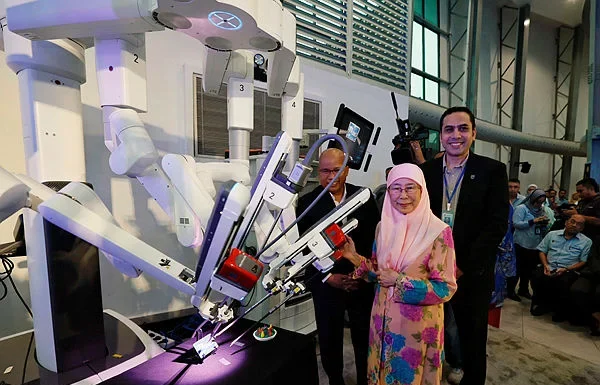 PPUM robotic surgery drives healthcare progress, says Dr Wan Azizah