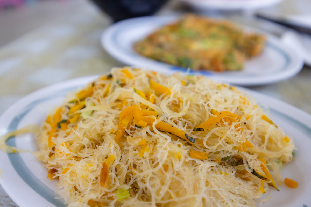 Bihun goreng is a flexible Malaysian favourite, appearing at breakfast stalls, school canteens, home kitchens and festive spreads.