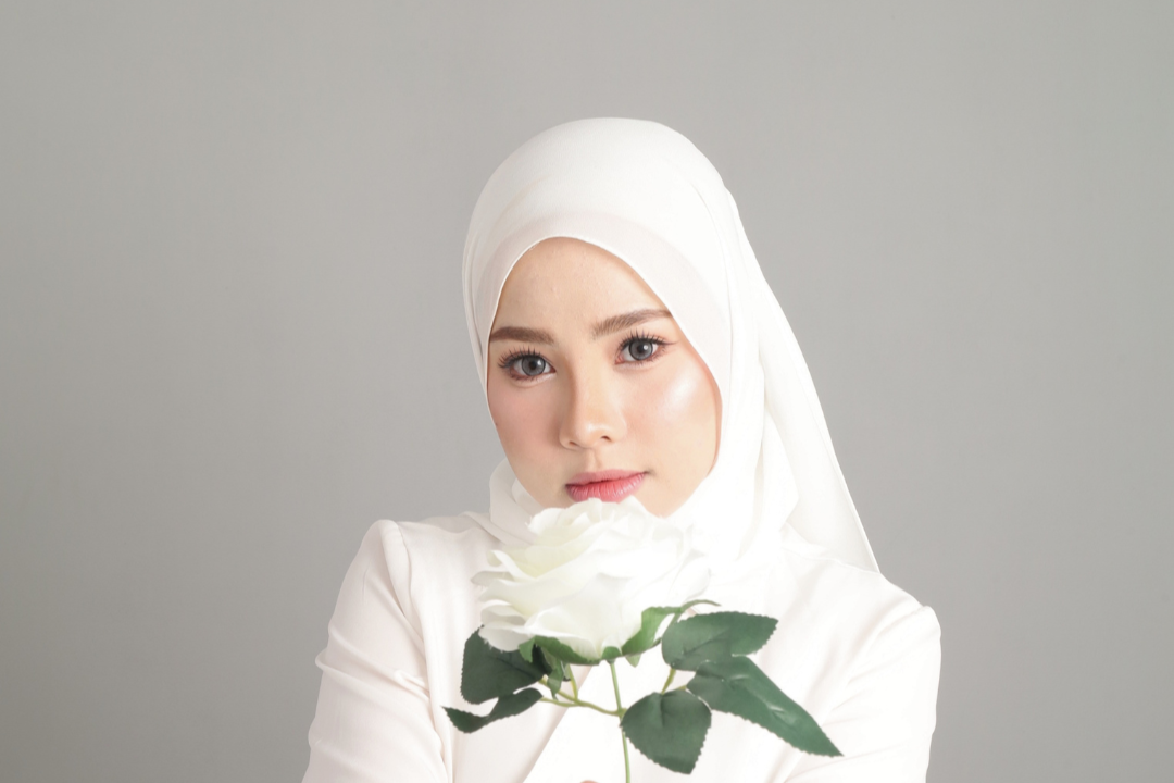 3 (1) Apart from singing, Nana is also known for sharing entertainment, beauty and make-up content on TikTok, where she has gained attention from social media users.