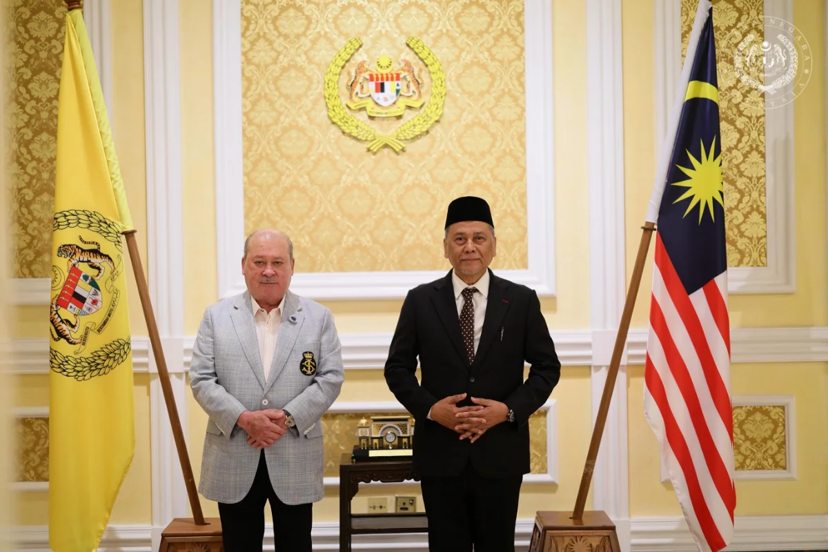 King grants audience to EC chairman and armed forces chief