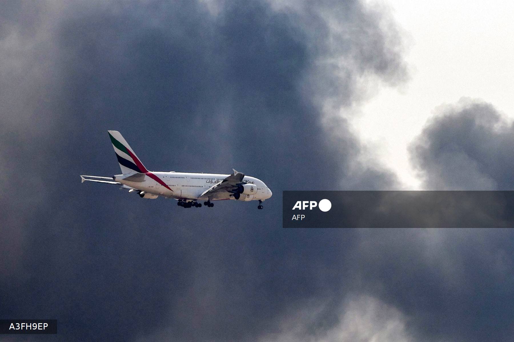Airbus inspects 16 A380 jets after wing cracks found Airbus inspects 16 A380 jets after wing cracks found