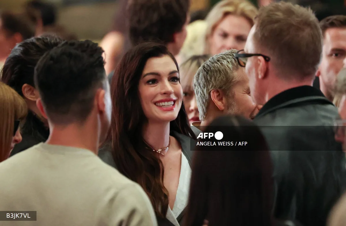 Anne Hathaway announces pregnancy with third child Anne Hathaway announces pregnancy with third child