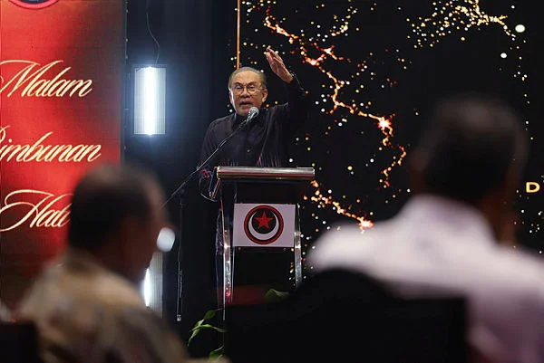 Anwar (14) Anwar urges Malaysians to preserve unity and reject hate