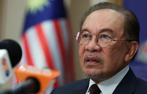 Anwar urges more firms to adopt 5G for digital growth