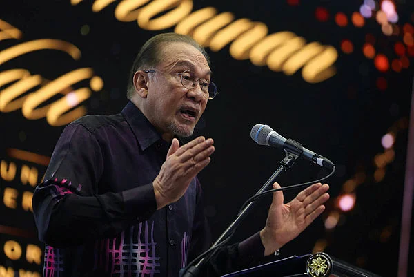 Anwar - DSAI Anwar urges Malaysians to reject racial sentiments