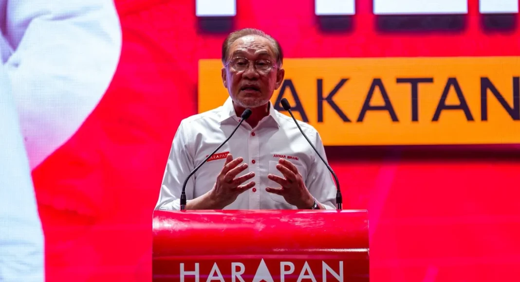 Anwar urges Malaysians to reject racial politics
