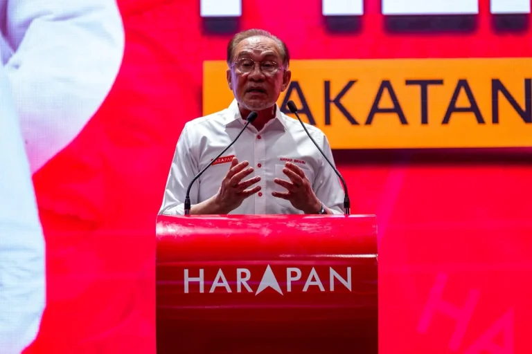 Anwar urges Malaysians to reject racial politics