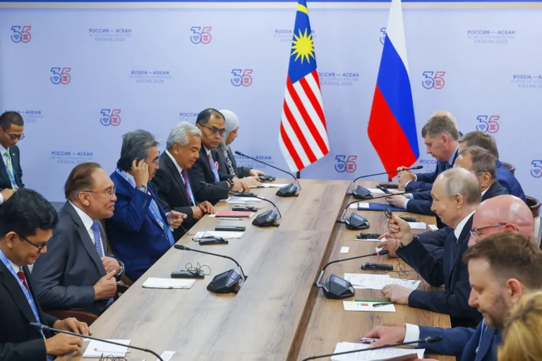 Anwar commends Putin for consistent Gaza and Iran stance