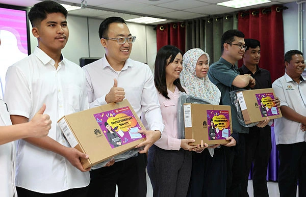 Arthur Chiong pledges infrastructure and tourism push for Bukit Batu