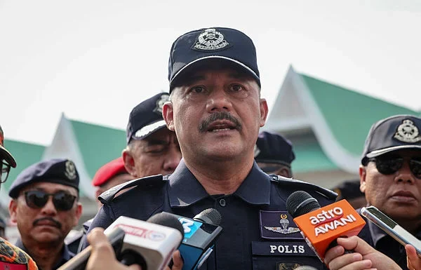 Police receive 18 reports after alleged reckless driver damages vehicles