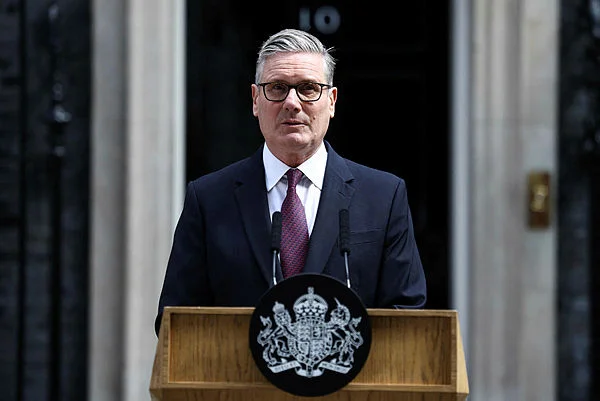 BRITAIN-POLITICS (1) Starmer resigns as UK PM, Burnham favourite to take over