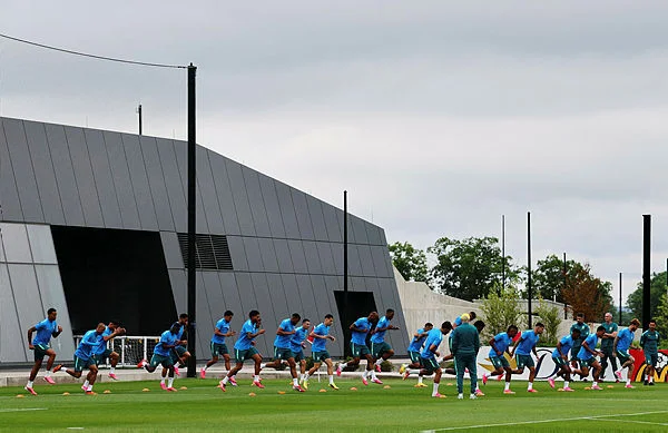 Brazil aim for last 32 in frantic World Cup phase Brazil aim for last 32 in frantic World Cup phase