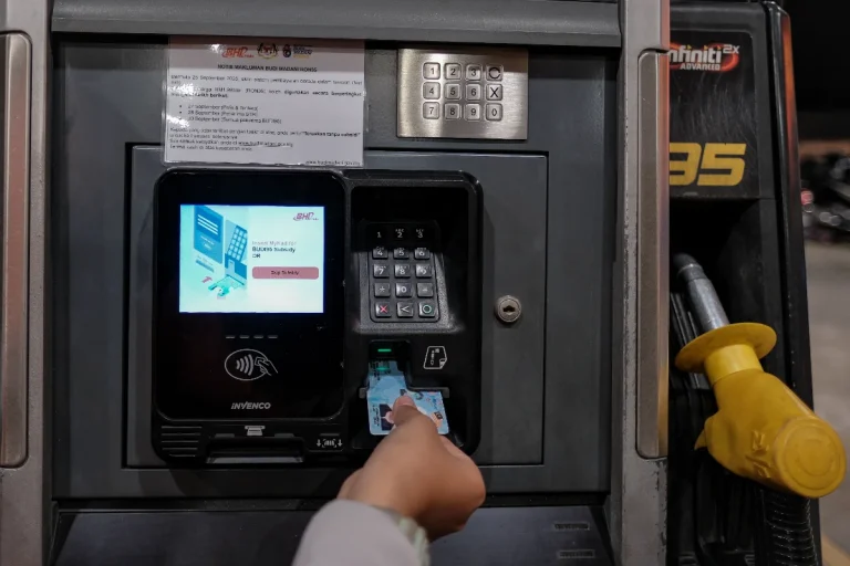 Mykad use under SKDS curbs subsidised fuel leakages