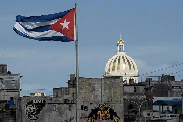 Castro backs Cuba reforms to revive economy Castro backs Cuba reforms to revive economy