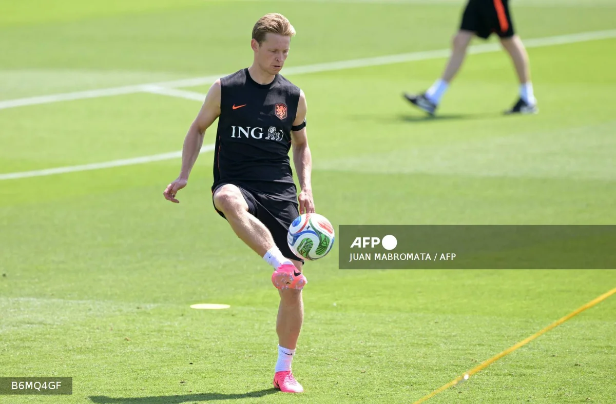 De Jong a doubt for Netherlands World Cup clash De Jong a doubt for Netherlands World Cup clash