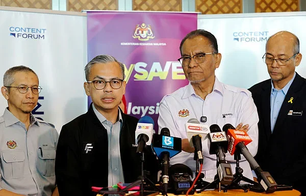 Fahmi warns leaders against loose lips in unity govt