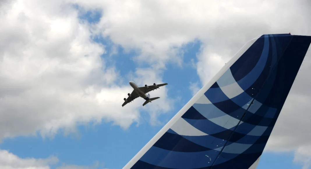 Airbus to inspect 16 A380s after wing cracks found