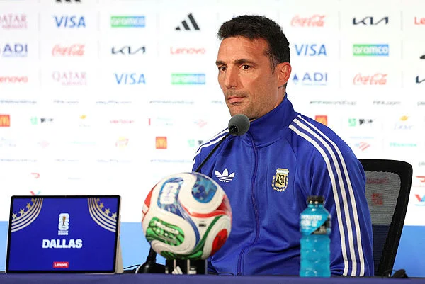 FOI-SOC-SPO-WCS-ARGENTINA-TRAINING-AND-PRESS-CONFERENCE-FIFA Heat and drinks breaks help smaller teams at World Cup, says Scaloni