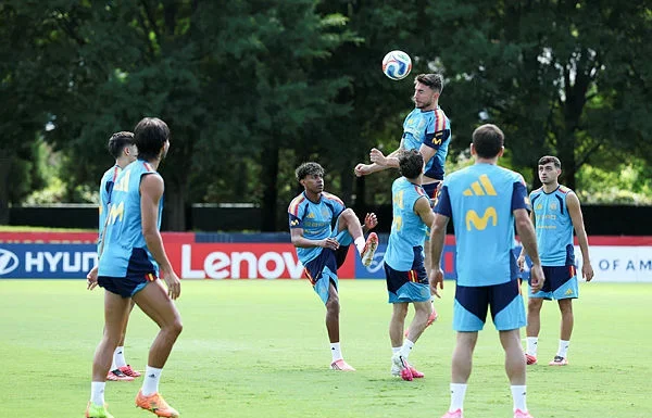 'Fired up' Spain ready to hit back, says De la Fuente