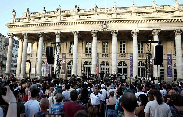 France hosts street music festival despite worsening heatwave