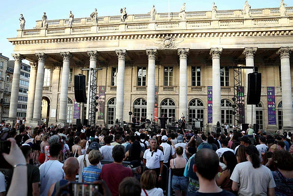 FRANCE-MUSIC-ENTERTAINMENT-WEATHER-HEAT France hosts street music festival despite worsening heatwave