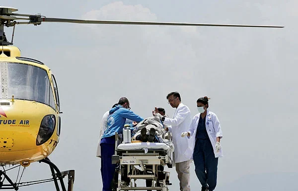 Family of 'miracle' Everest survivor demands rescue probe