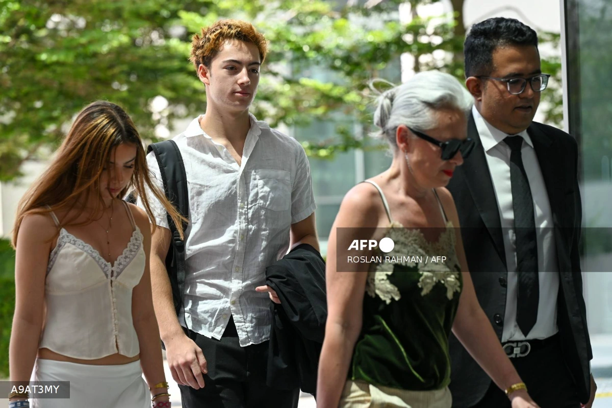 French teen in Singapore straw-licking case to enter plea