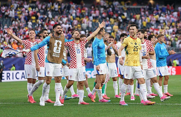 Croatia battle past Ghana to sew up World Cup Last 32 spot