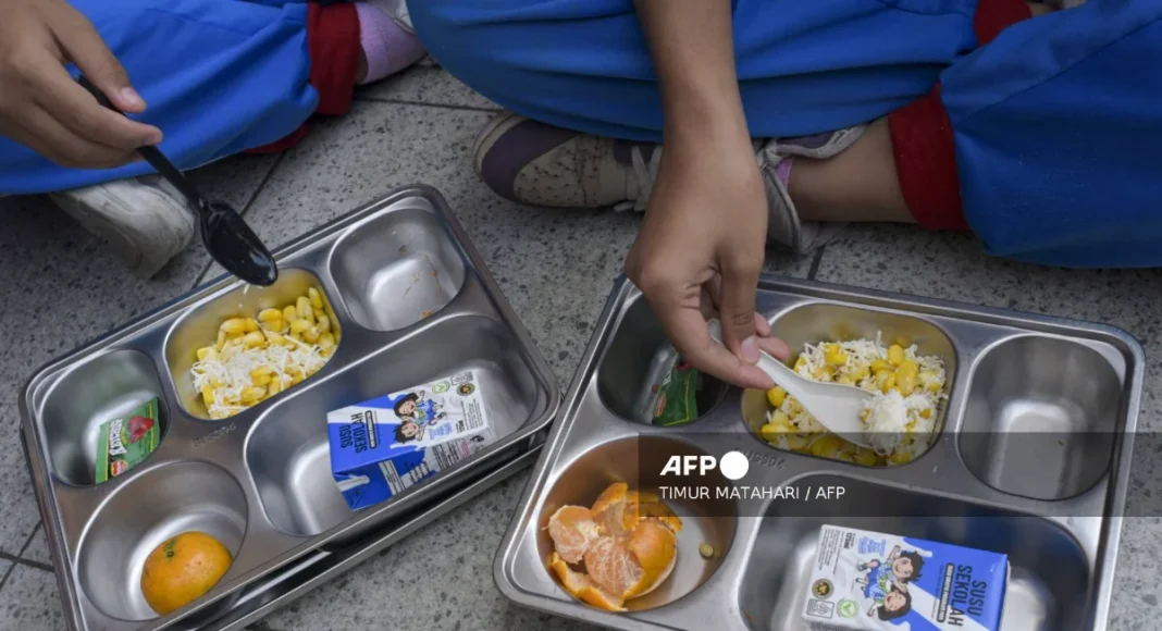 Indonesia halts free meals during holidays