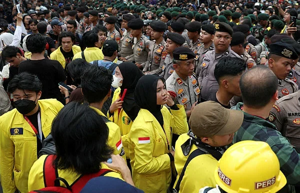 Indonesian students protest economic strain