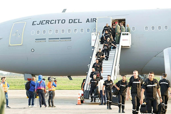 International aid rushes to Venezuela after twin earthquakes
