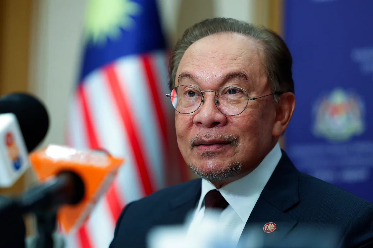 PM Anwar receives farewell visit from Gambian scholar