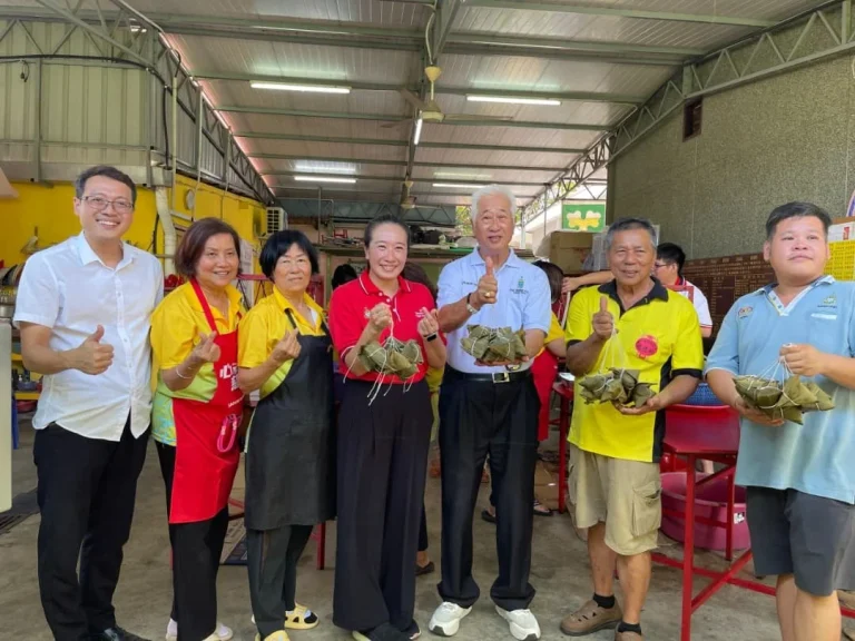 Joint effort to make 1,400 Bak Chang dumplings