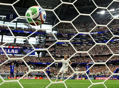 Kane double helps England beat Croatia in World Cup opener
