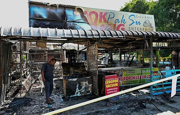 Keropok trader loses around RM500,000 in early morning fire