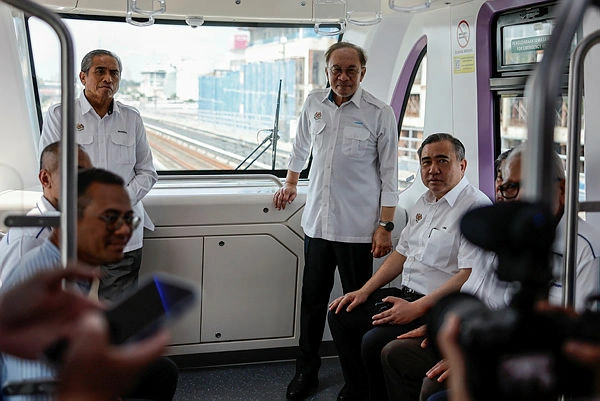 Anwar wants Prasarana land turned into TOD housing