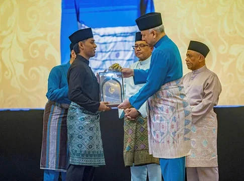 Malaysia's Sultan Nazrin warns leaders against impulsive decisions