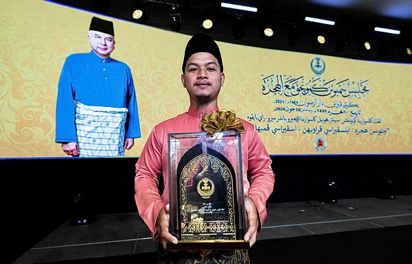 Orang Asli receives Perak Maal Hijrah special award